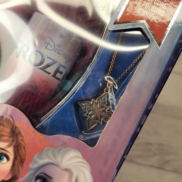 Make it Real Disney Frozen II Make Your Own Shawl With Necklace Craft Kit - Picture 4 of 10